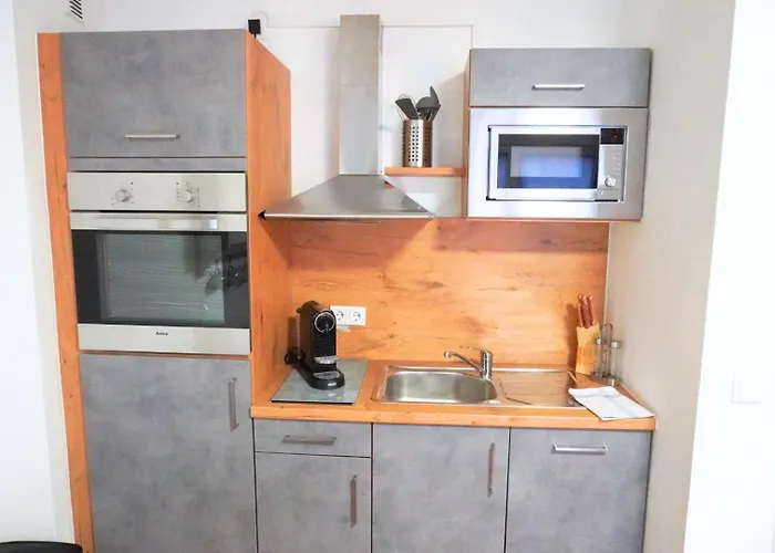 Living-life, Klinik & Messe Vor Ort, Wlan, Netflix Apartment *